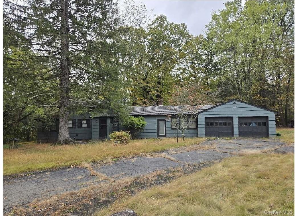 Edgebrook Ln, Airmont, NY 10952