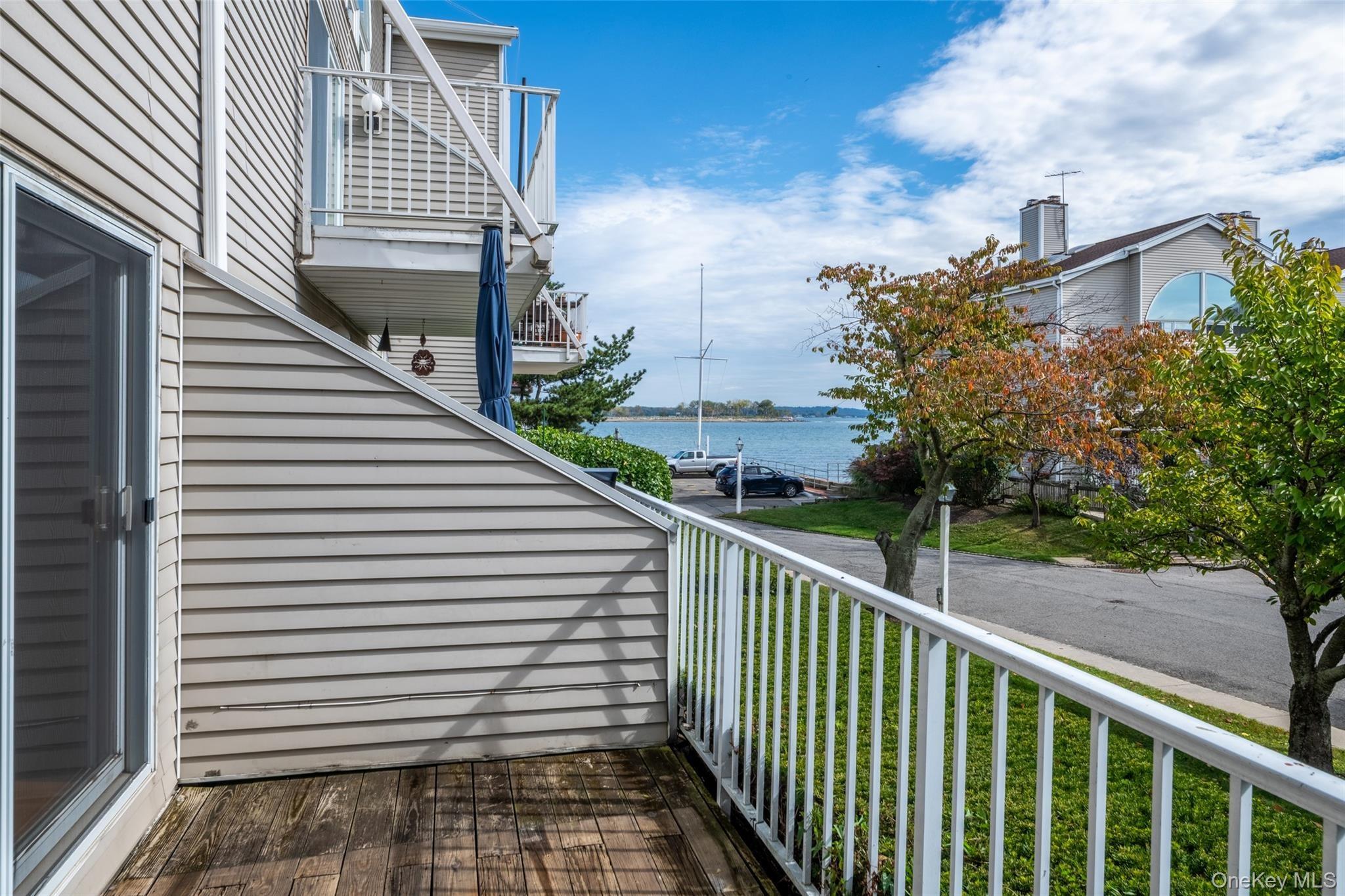 Windward Ln, Bronx, NY 10464