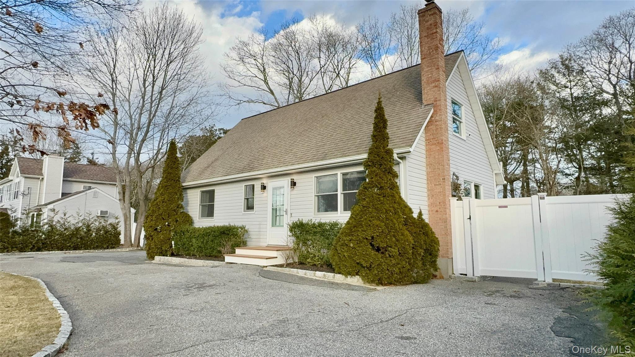 N Westbury Rd, Hampton Bays, NY 11946