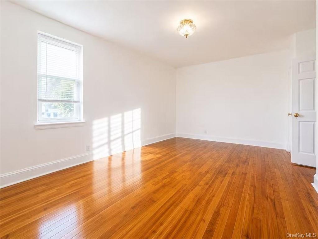 34th Ave, Jackson Heights, NY 11372