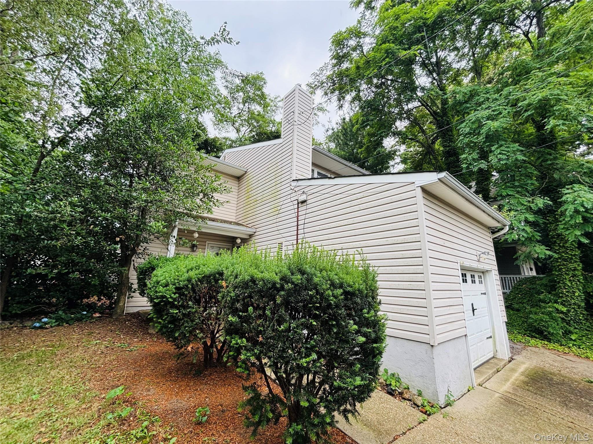 Altamont Ave, Sea Cliff, NY 11579
