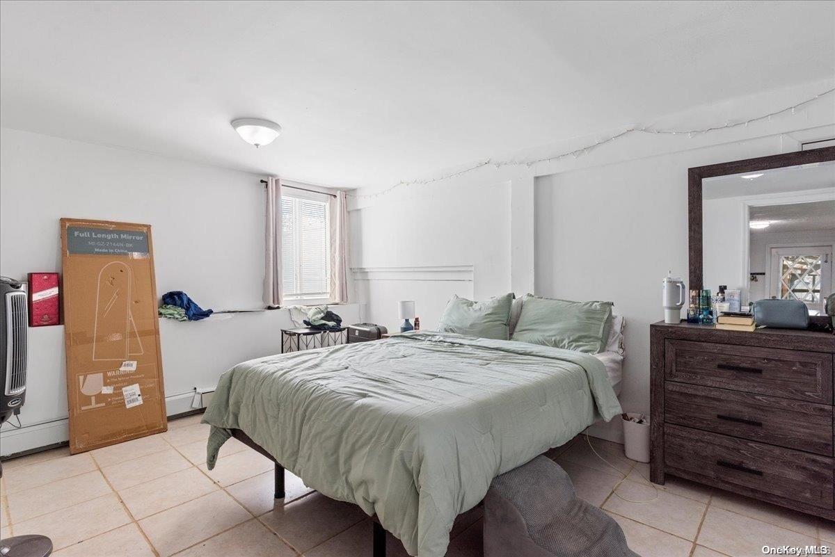 Granada Pkwy, Lindenhurst, NY 11757