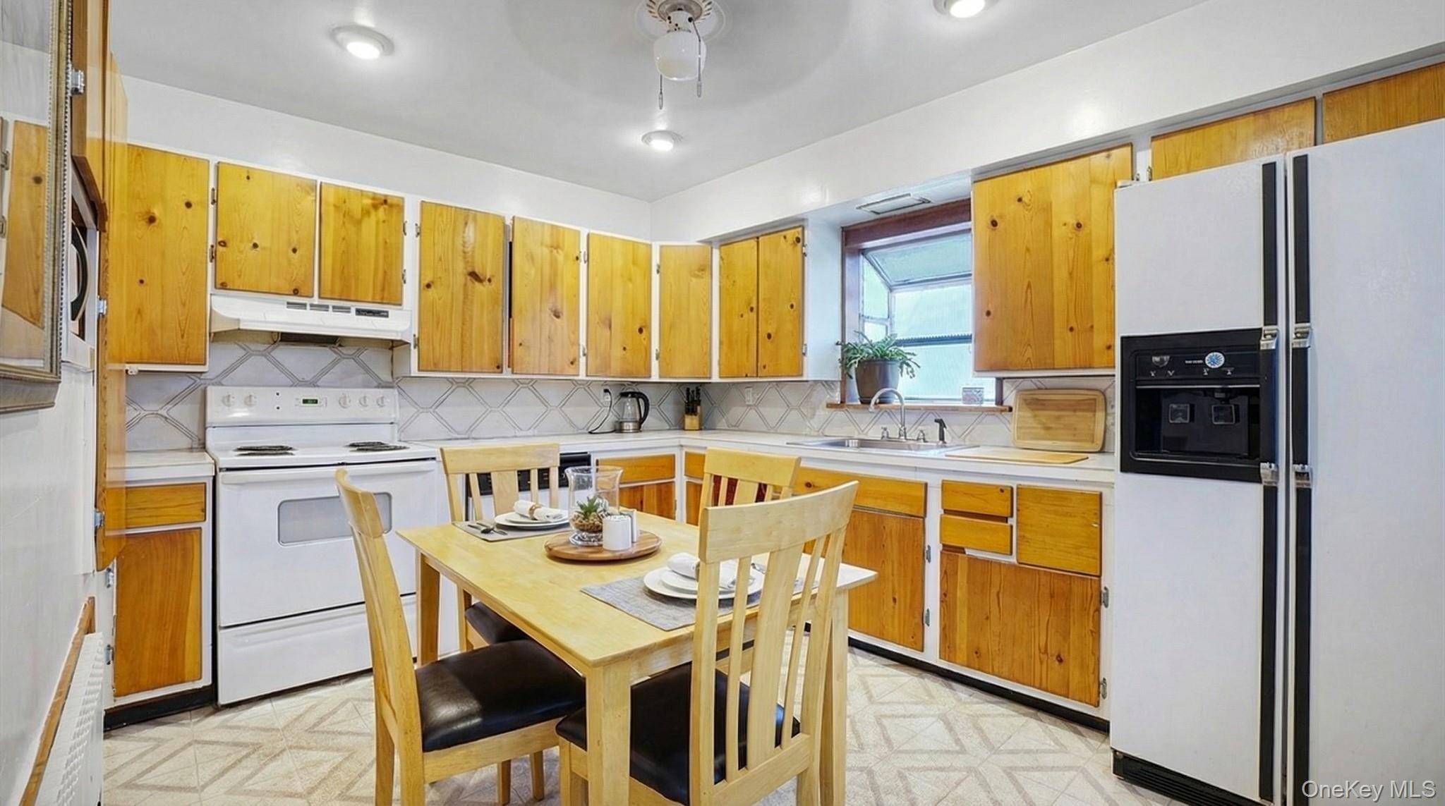 Roosevelt St, Brentwood, NY 11717