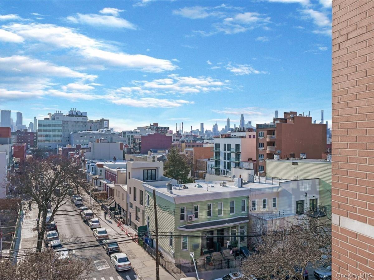 Newtown Ave, Astoria, NY 11102