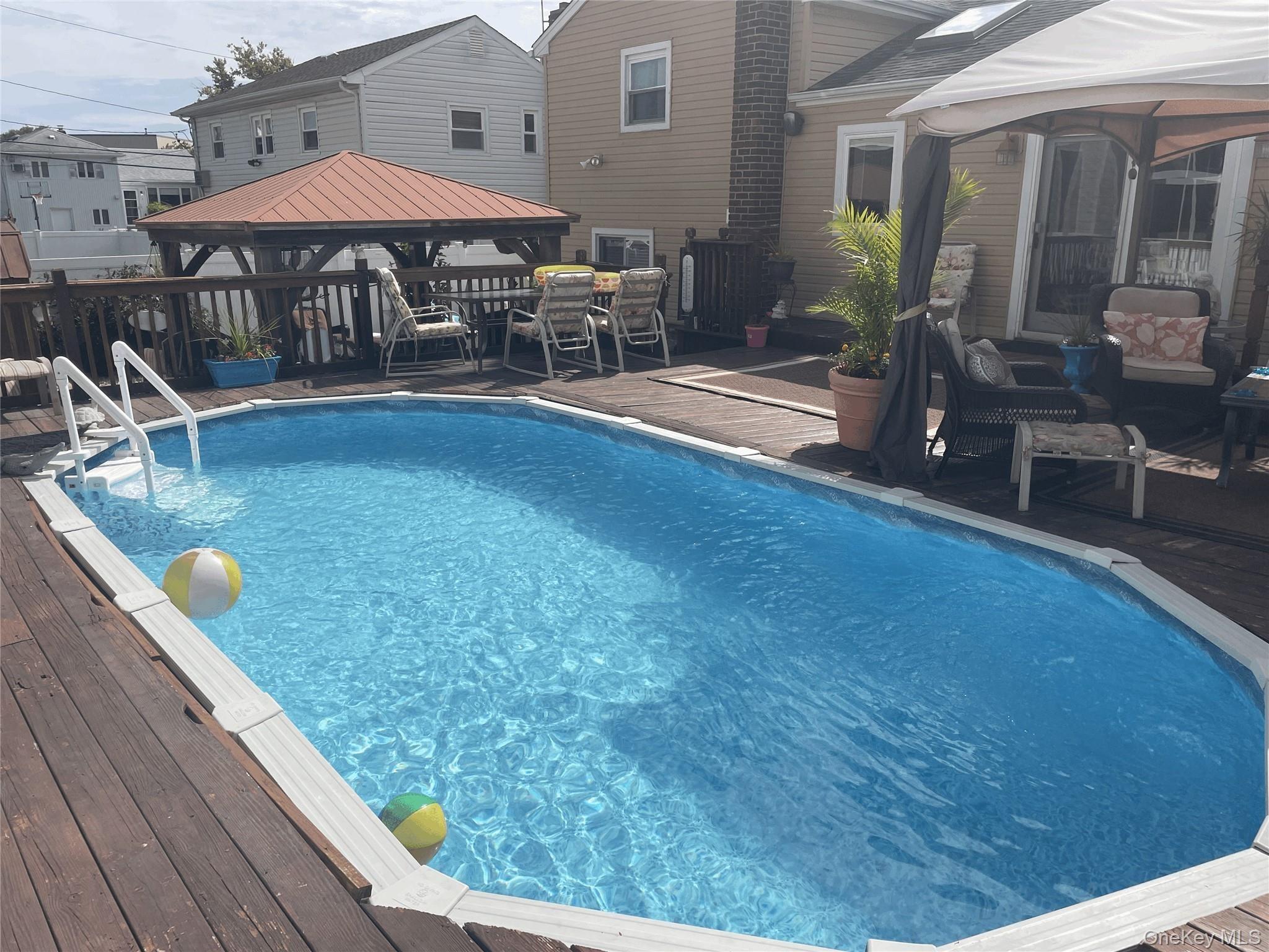 Cheshire Rd, Inwood, NY 11096