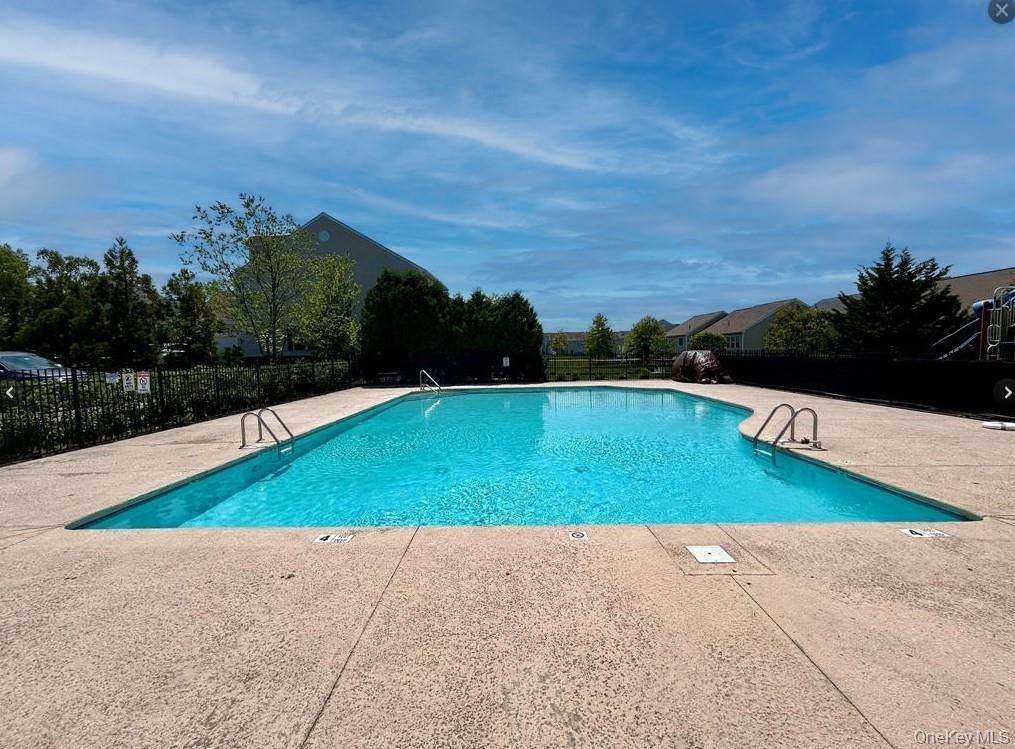 Bainbridge Pl, Newburgh, NY 12550