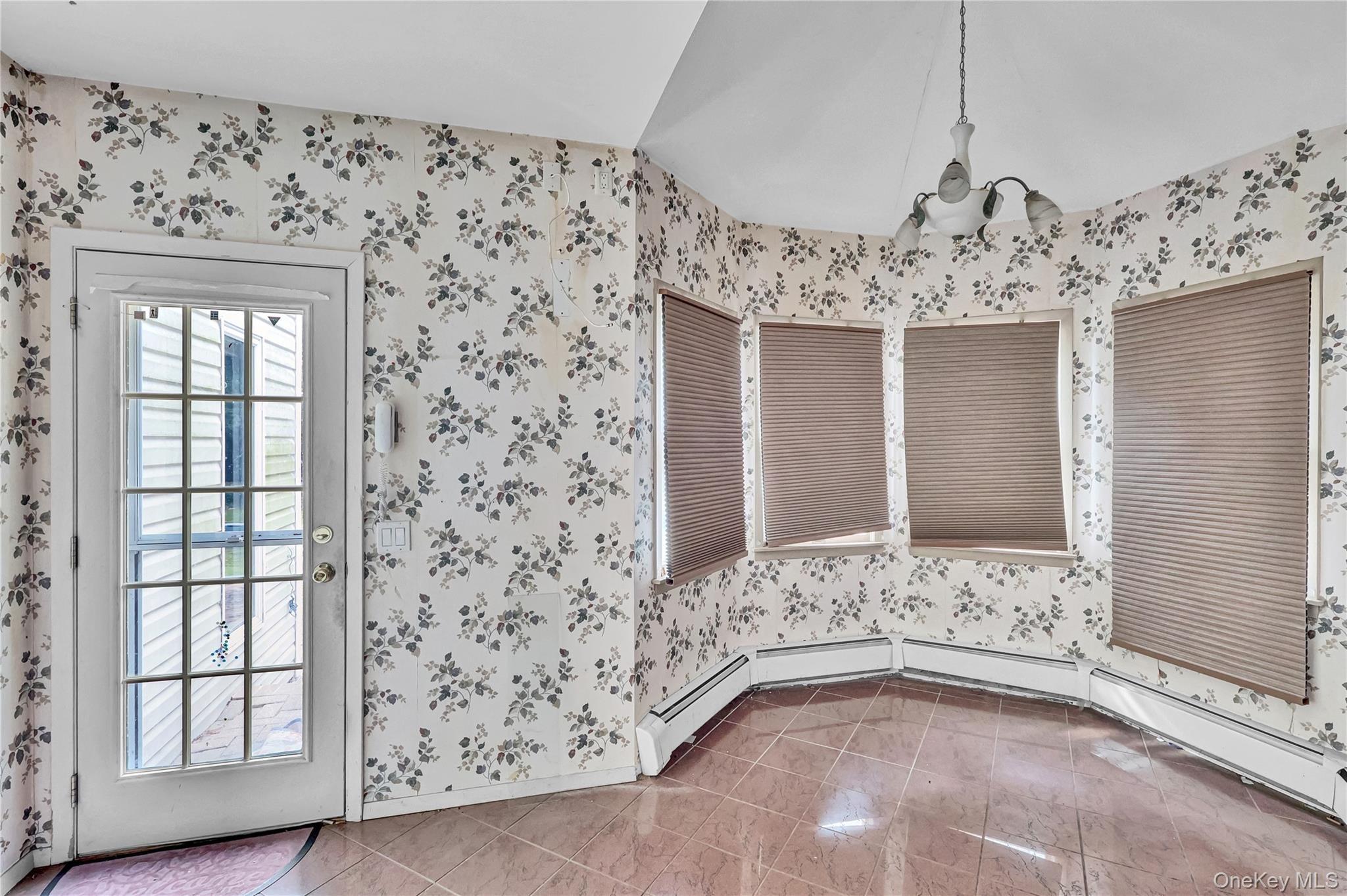 Oakleaf Ct, Huntington, NY 11743