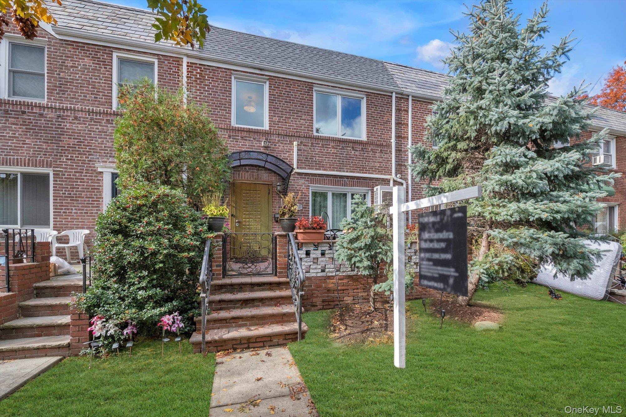 169th St, Fresh Meadows, NY 11366