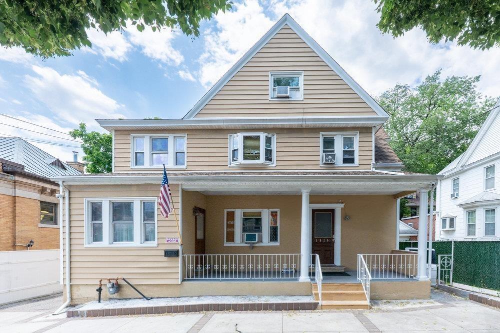 College Point Blvd, College Point, NY 11356