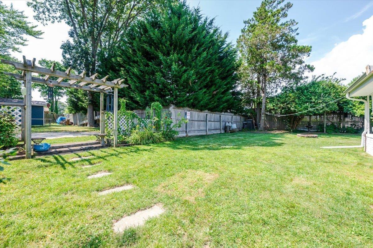 Chicago Ave, Bay Shore, NY 11706