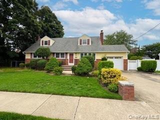 Lake Ct, Oceanside, NY 11572