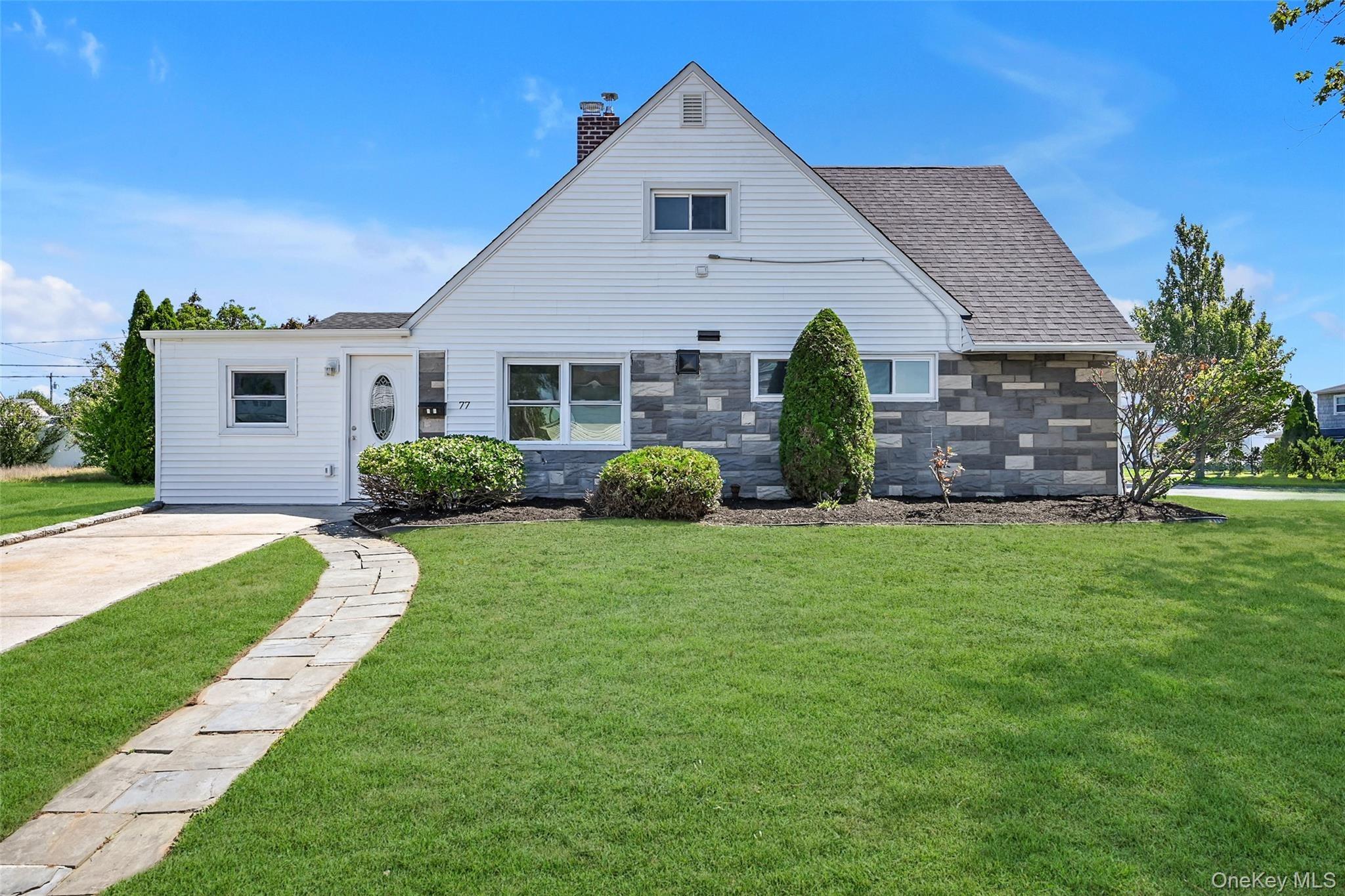 Autumn Ln, Hicksville, NY 11801