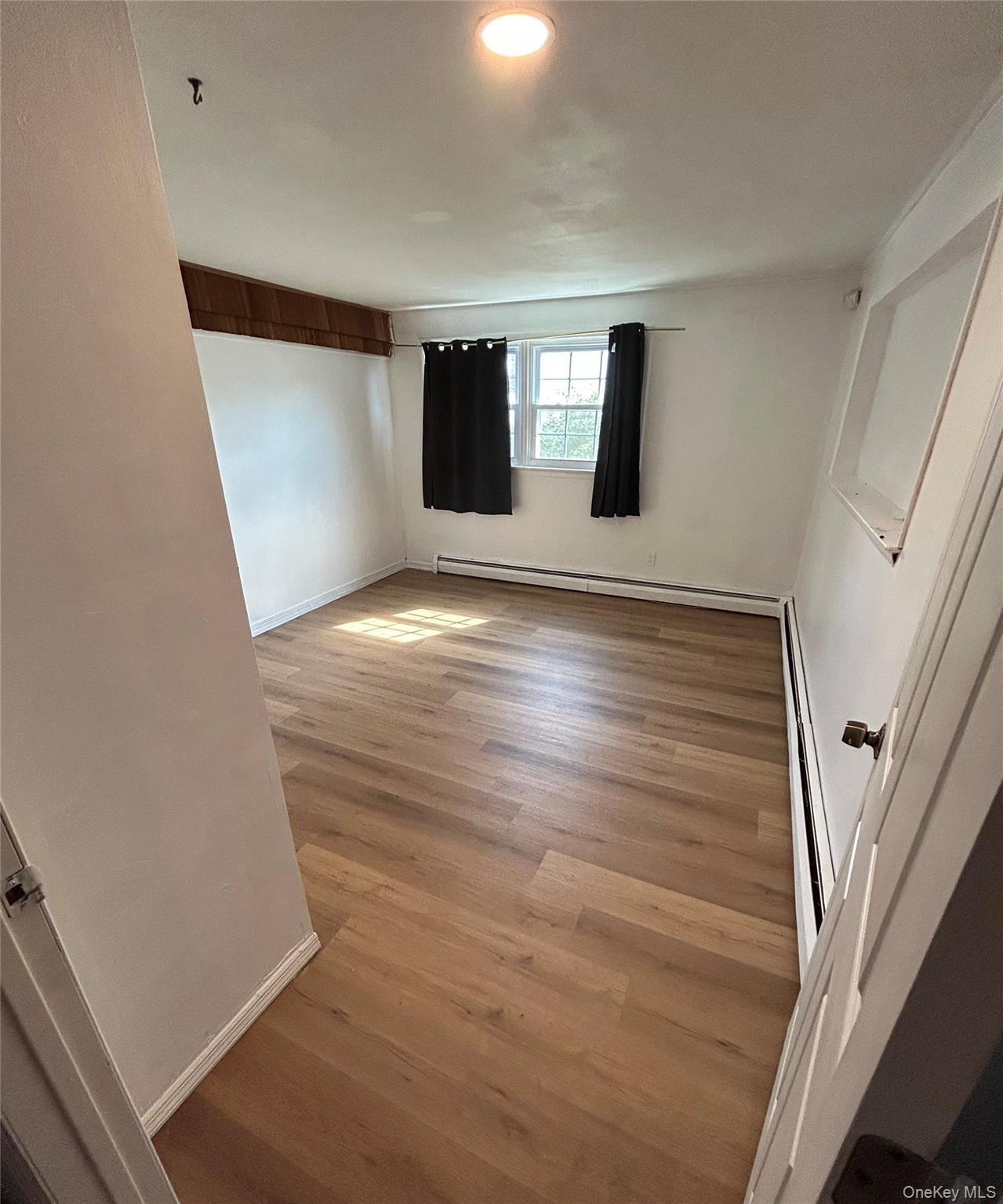 W 13th St, Deer Park, NY 11729