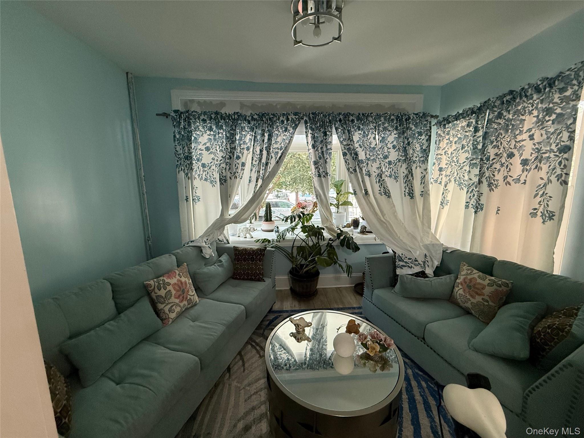 Essex St, Brooklyn, NY 11208