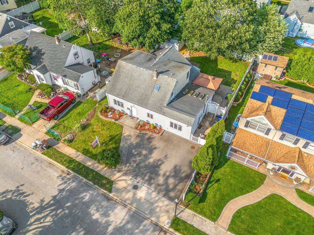 Vista Ln, Levittown, NY 11756
