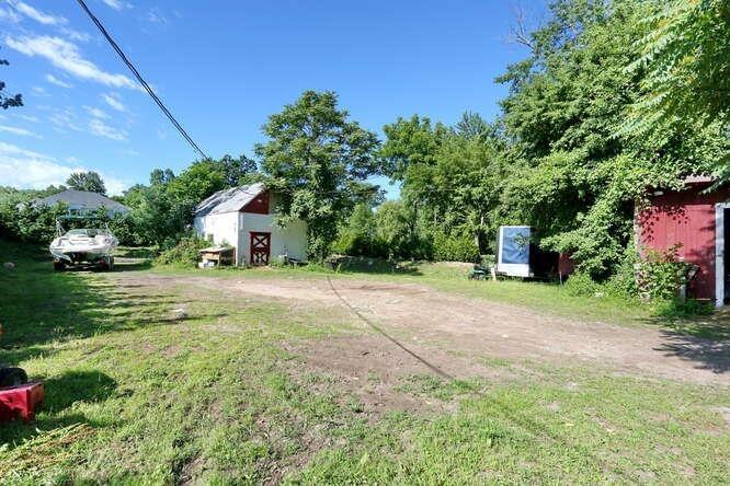 Charlotte Dr, Spring Valley, NY 10977