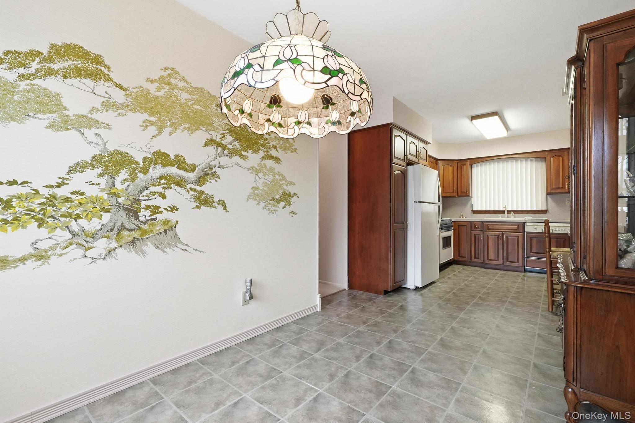N Park Dr, Massapequa, NY 11758