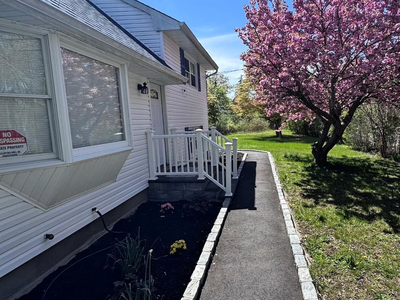 Spur Dr S, Bay Shore, NY 11706