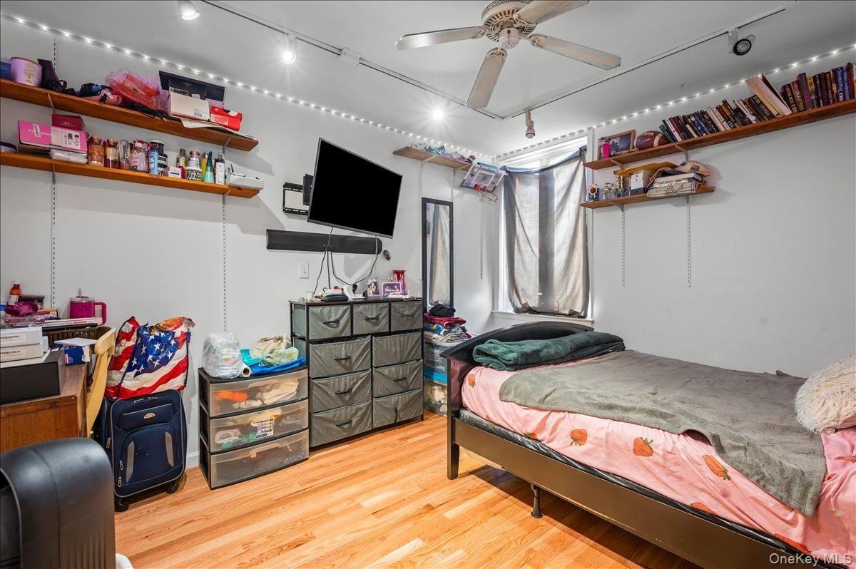 Warburton Ave, Yonkers, NY 10701