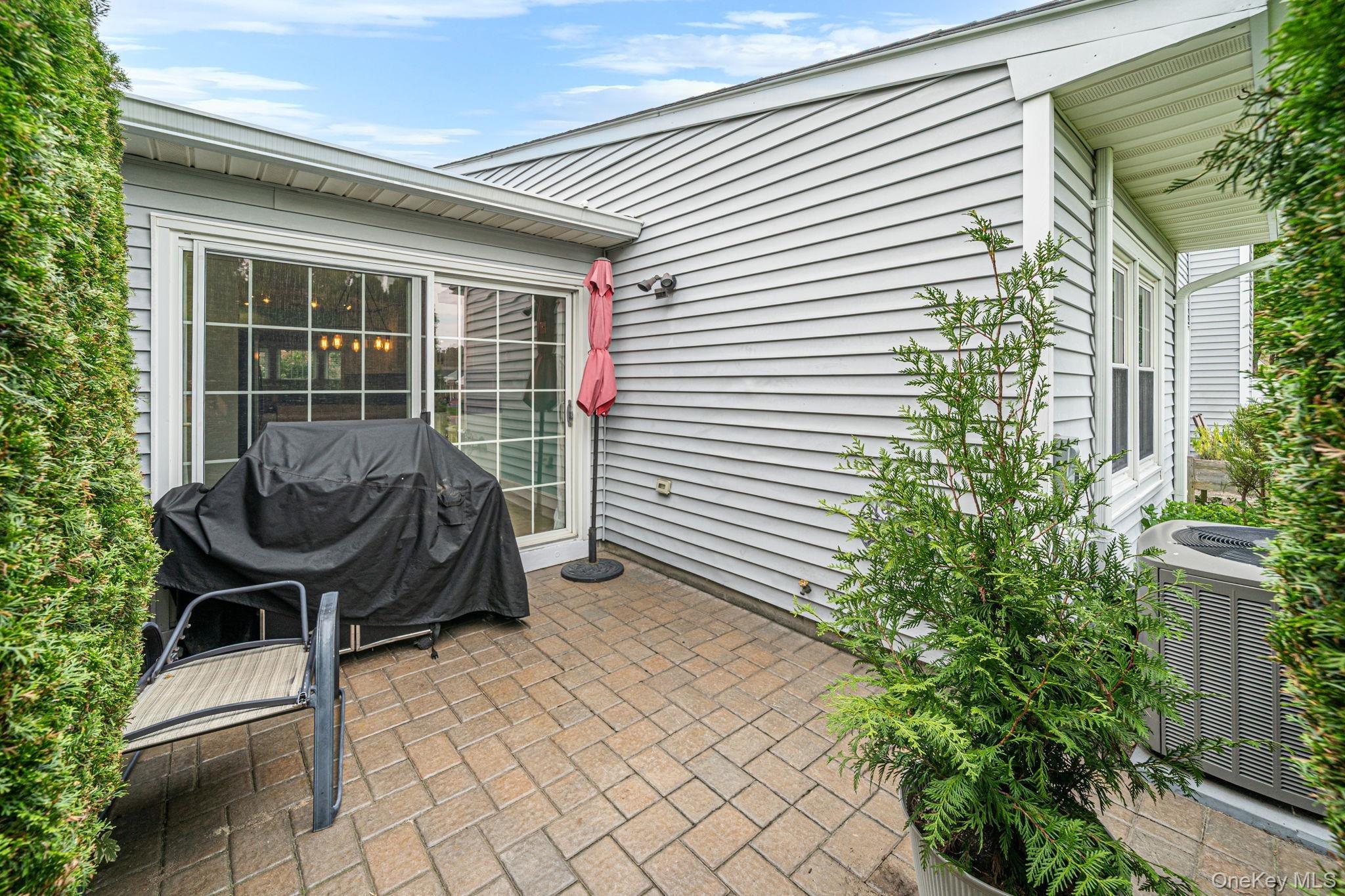 Hearthside Dr, Mount Sinai, NY 11766
