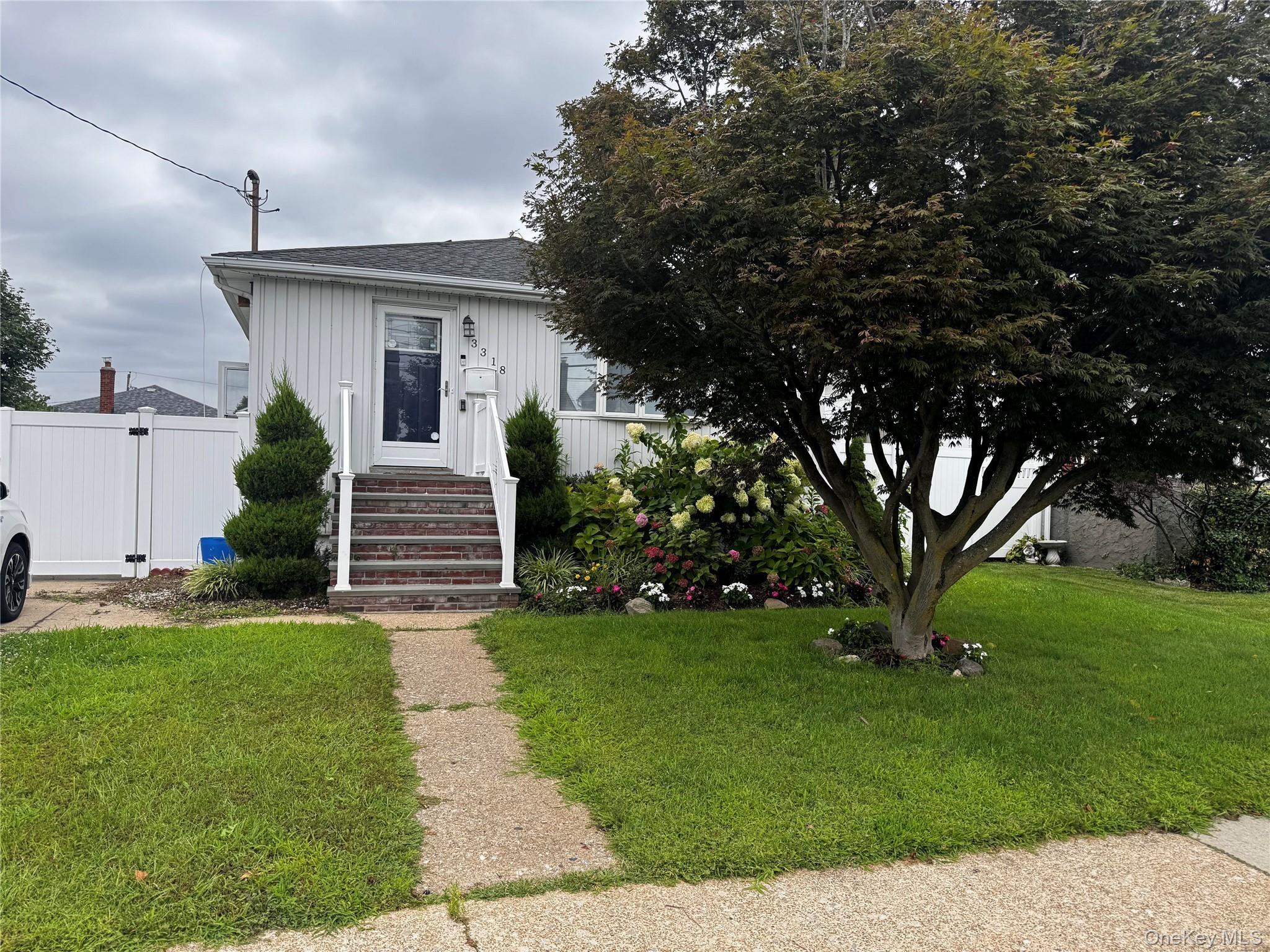 Murdock Ave, Oceanside, NY 11572