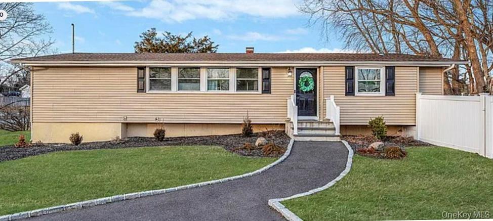Buckskin Ln, Selden, NY 11784
