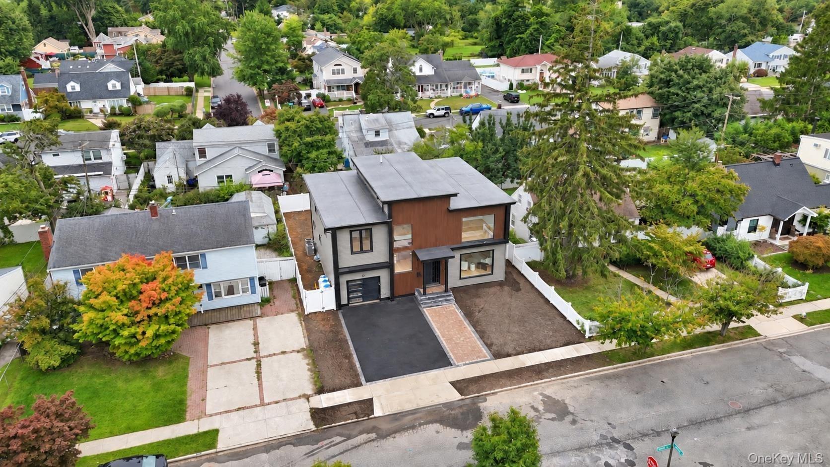 Birch Ln, Levittown, NY 11756