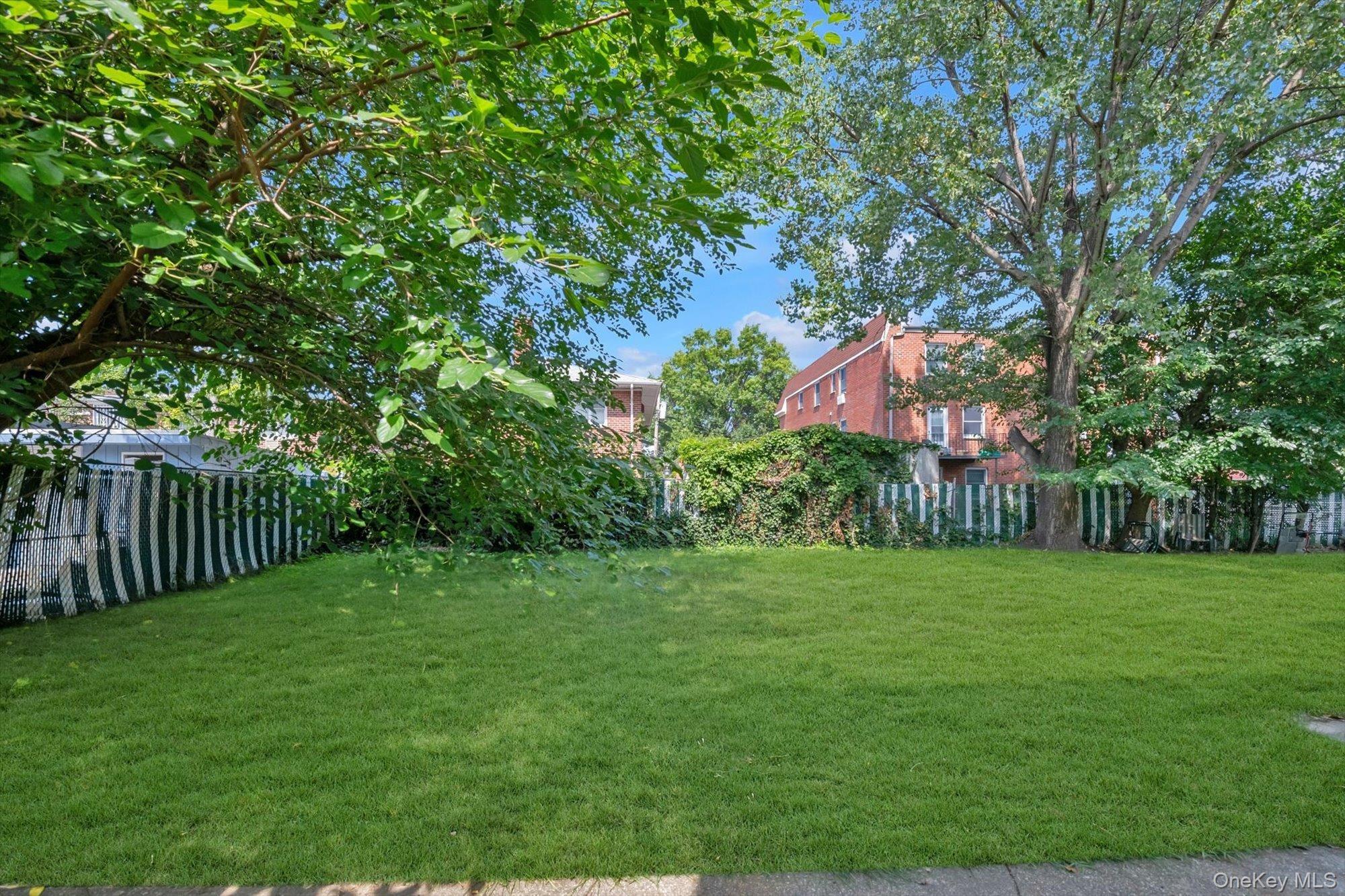 21st Ave, Whitestone, NY 11357