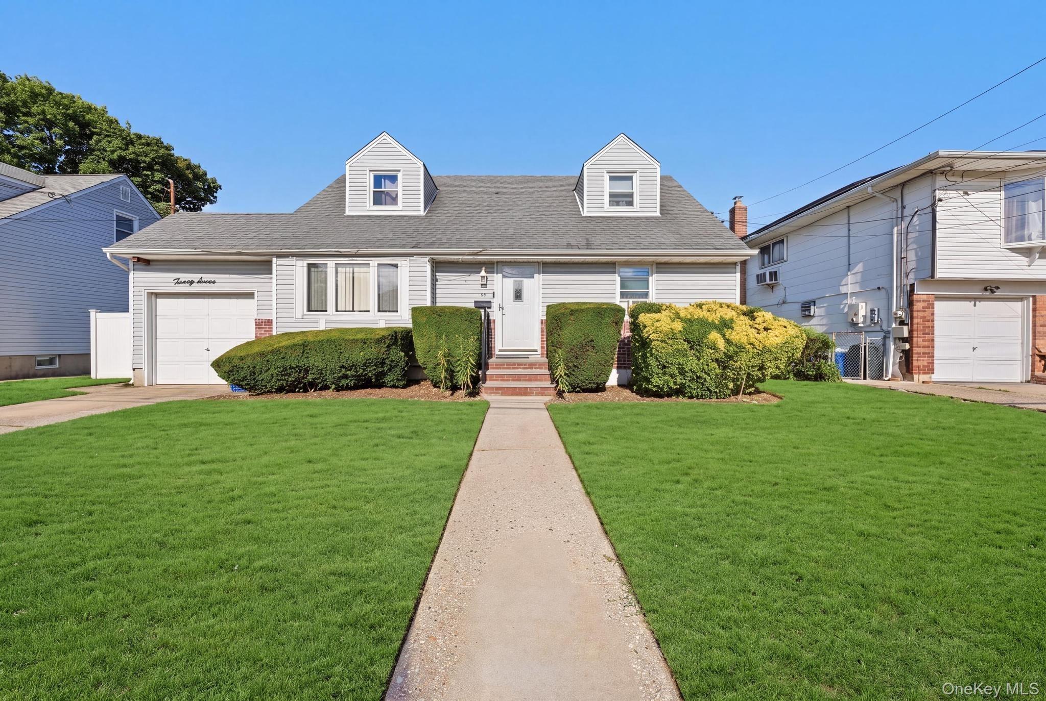 Hapsburg Pl, Hempstead, NY 11550