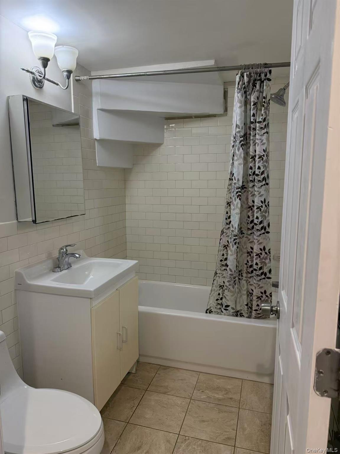 58th Rd, Maspeth, NY 11378