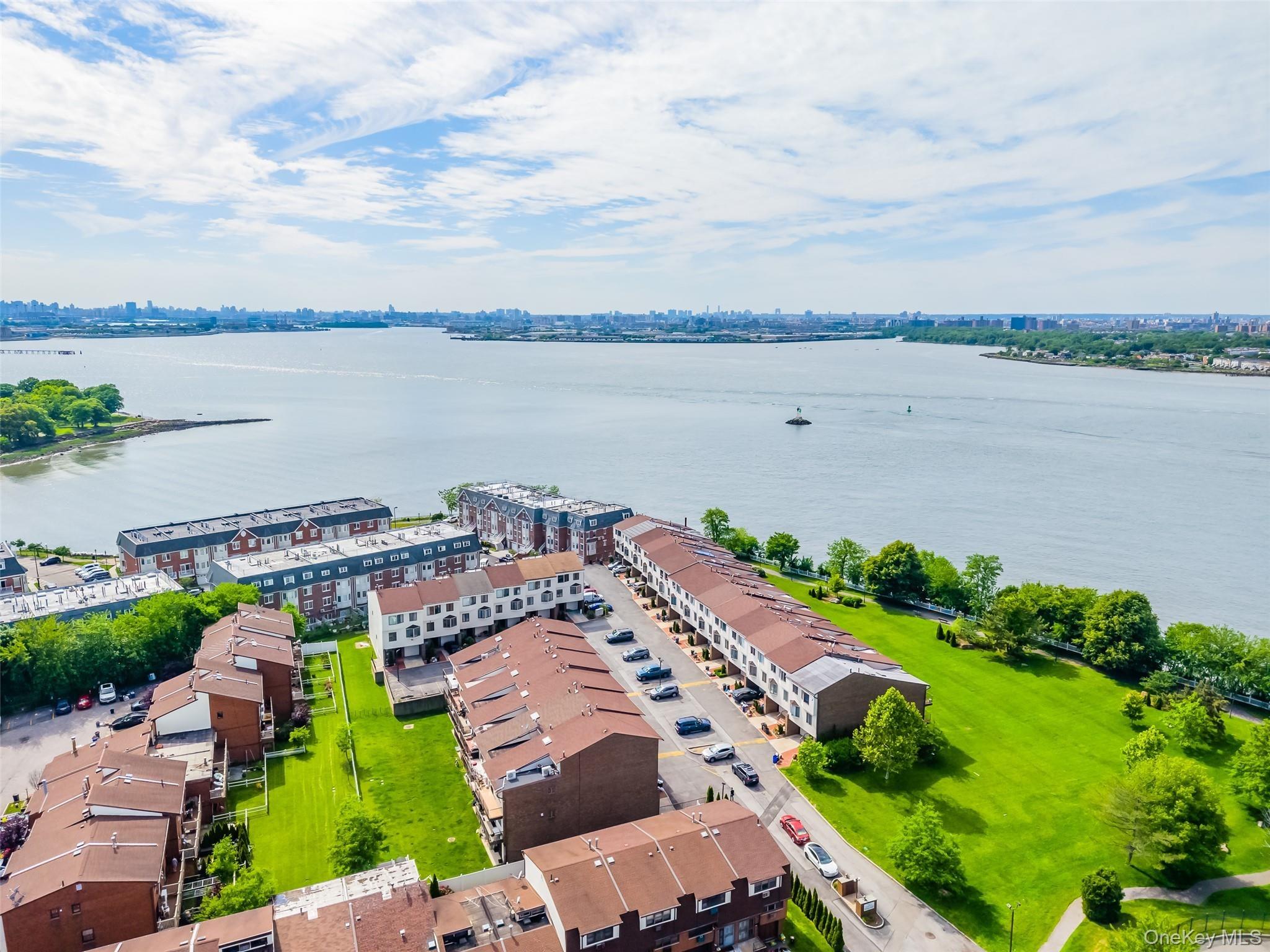 Riviera Ct, College Point, NY 11356