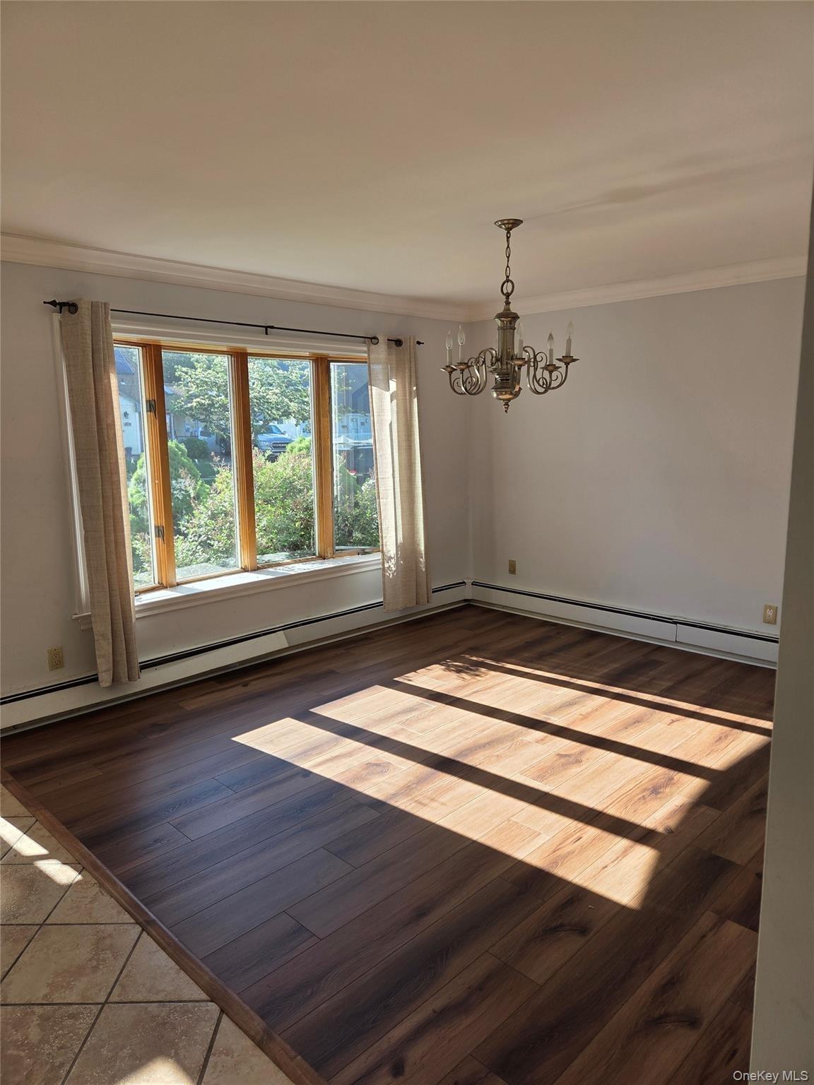 Daisy Ln, Levittown, NY 11756