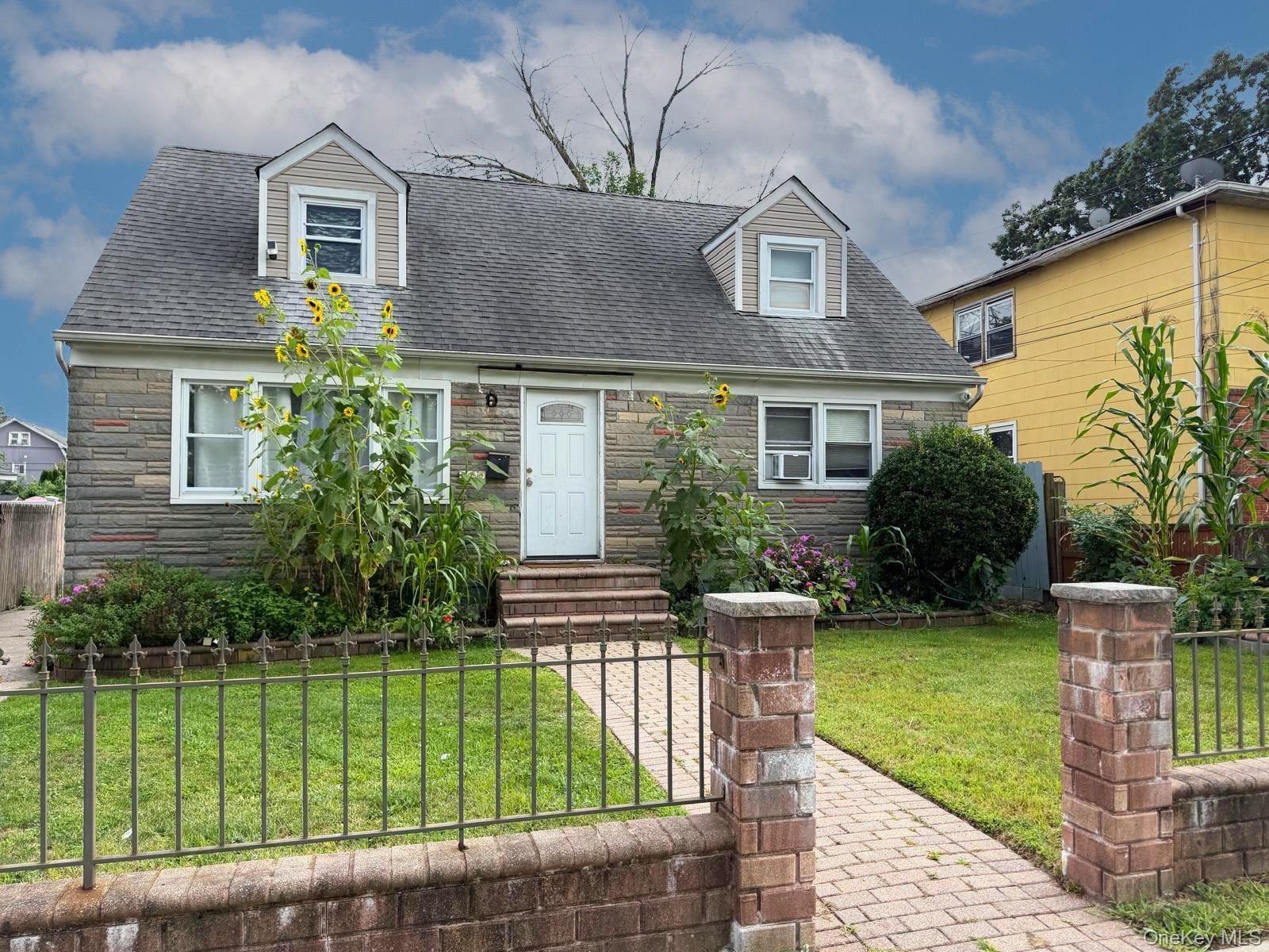 Princeton St, Hempstead, NY 11550