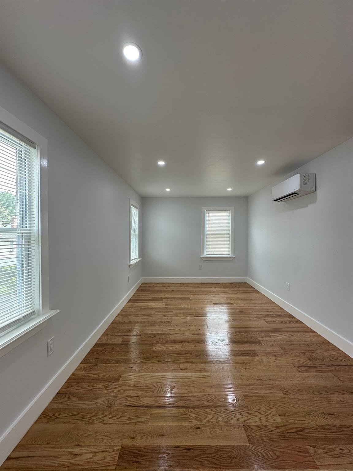 Taylor Ave, Bronx, NY 10473