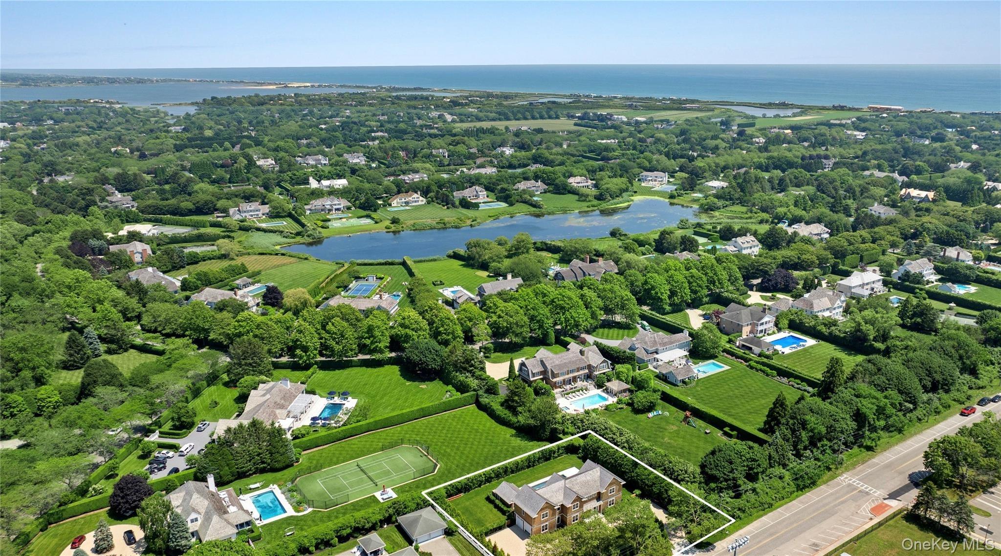 Narrow Ln, Southampton, NY 11968
