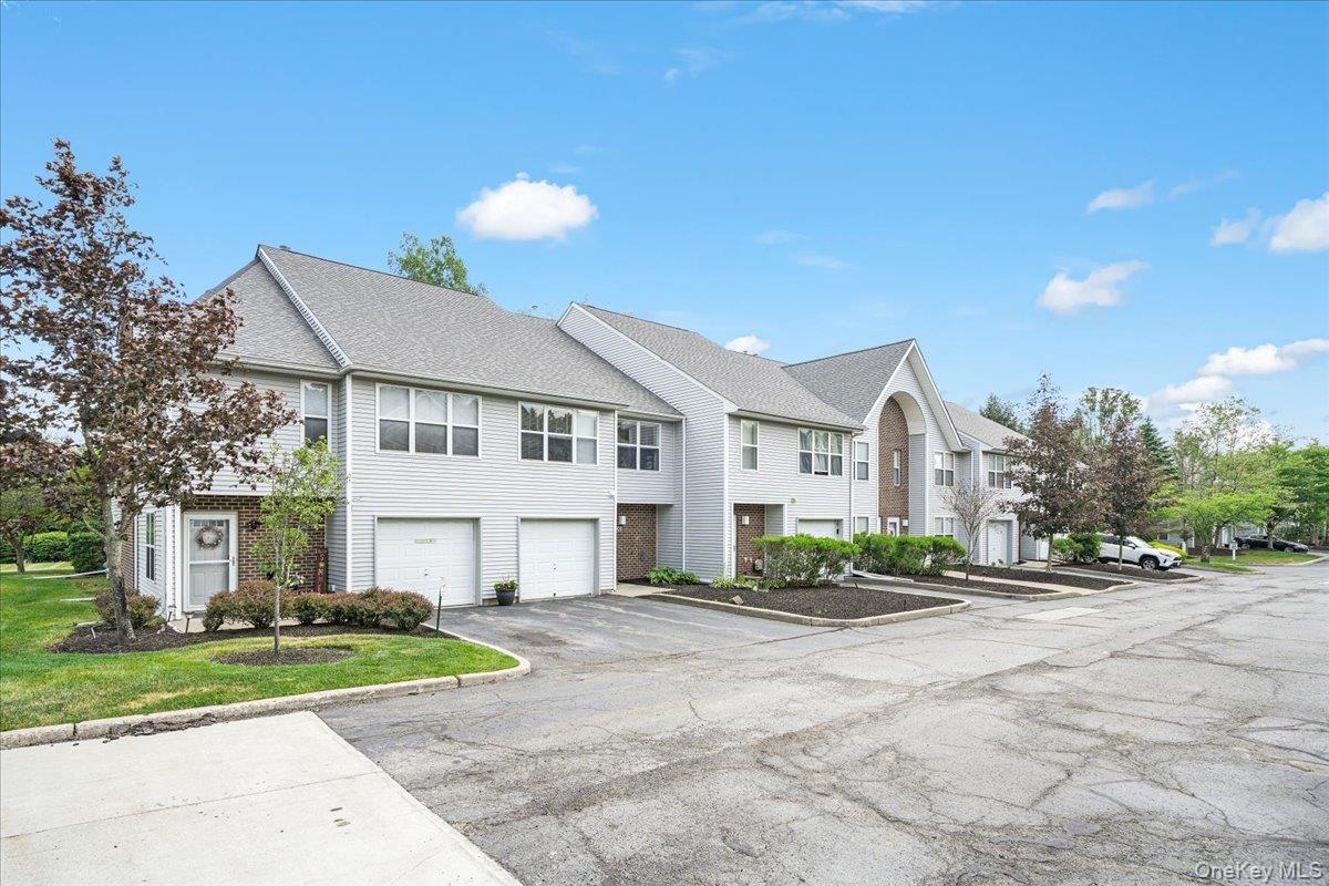 Deer Ct Dr, Middletown, NY 10940