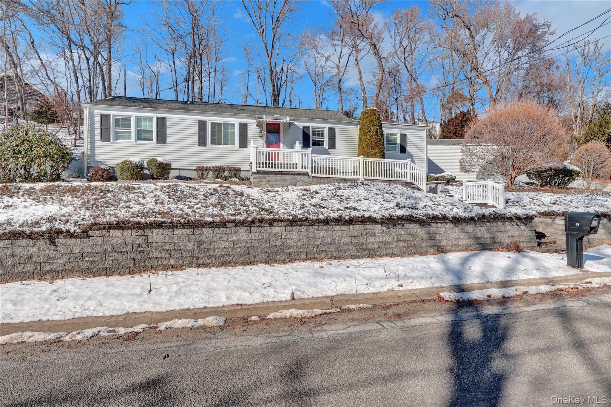 Oakside Rd, Smithtown, NY 11787