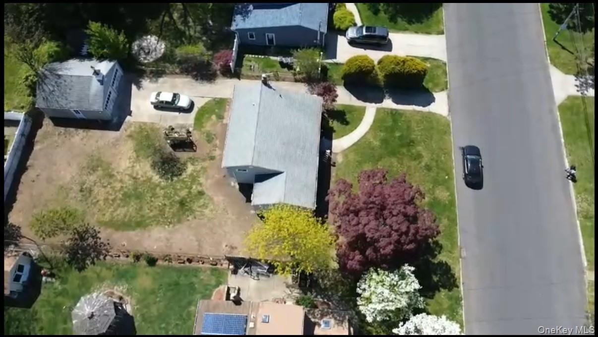 Peters Blvd, Bay Shore, NY 11706