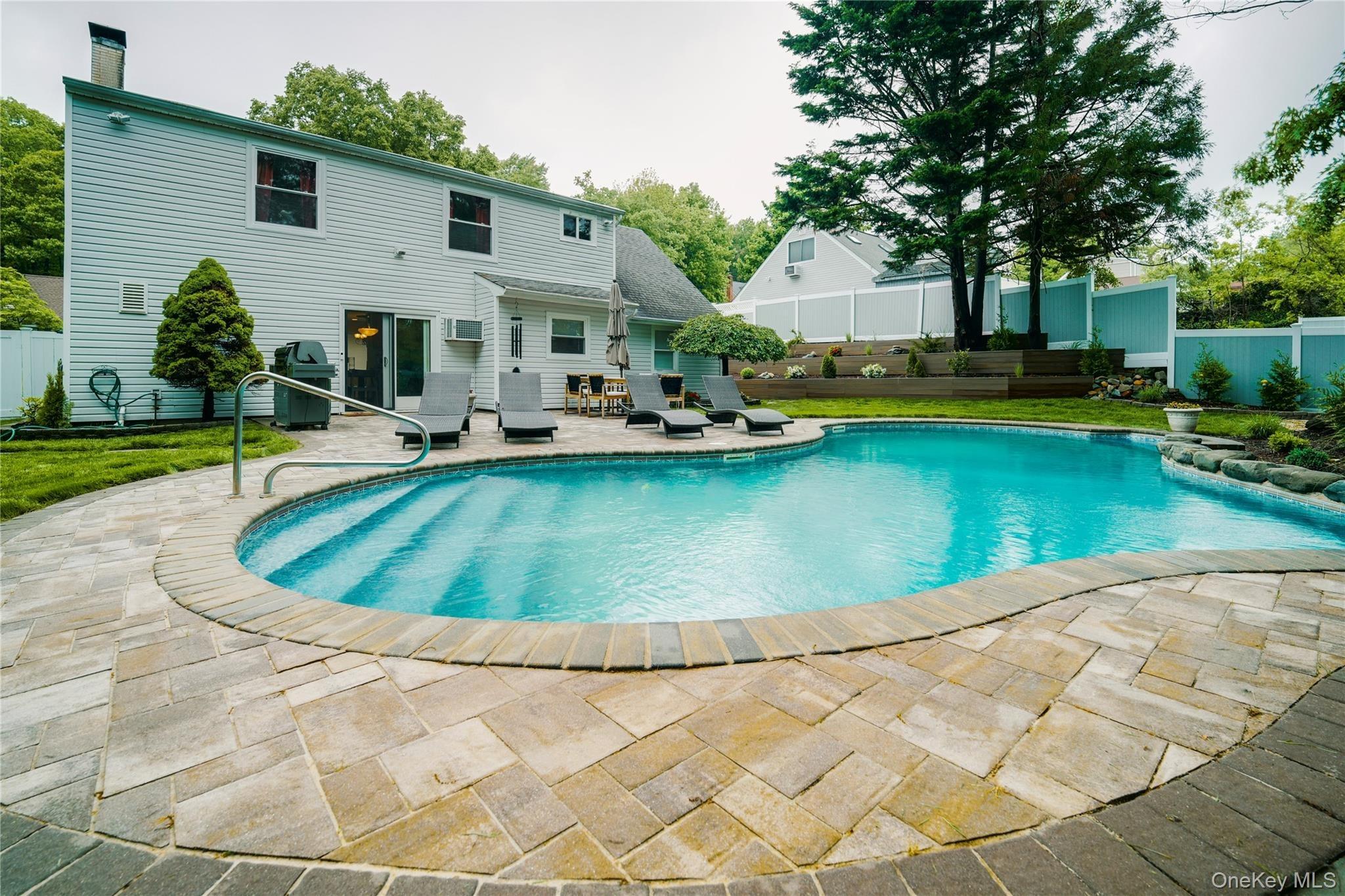 Rosemont Ave, Farmingville, NY 11738