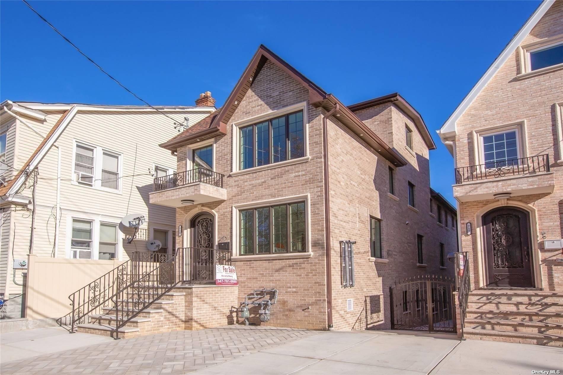 College Pl, College Point, NY 11356