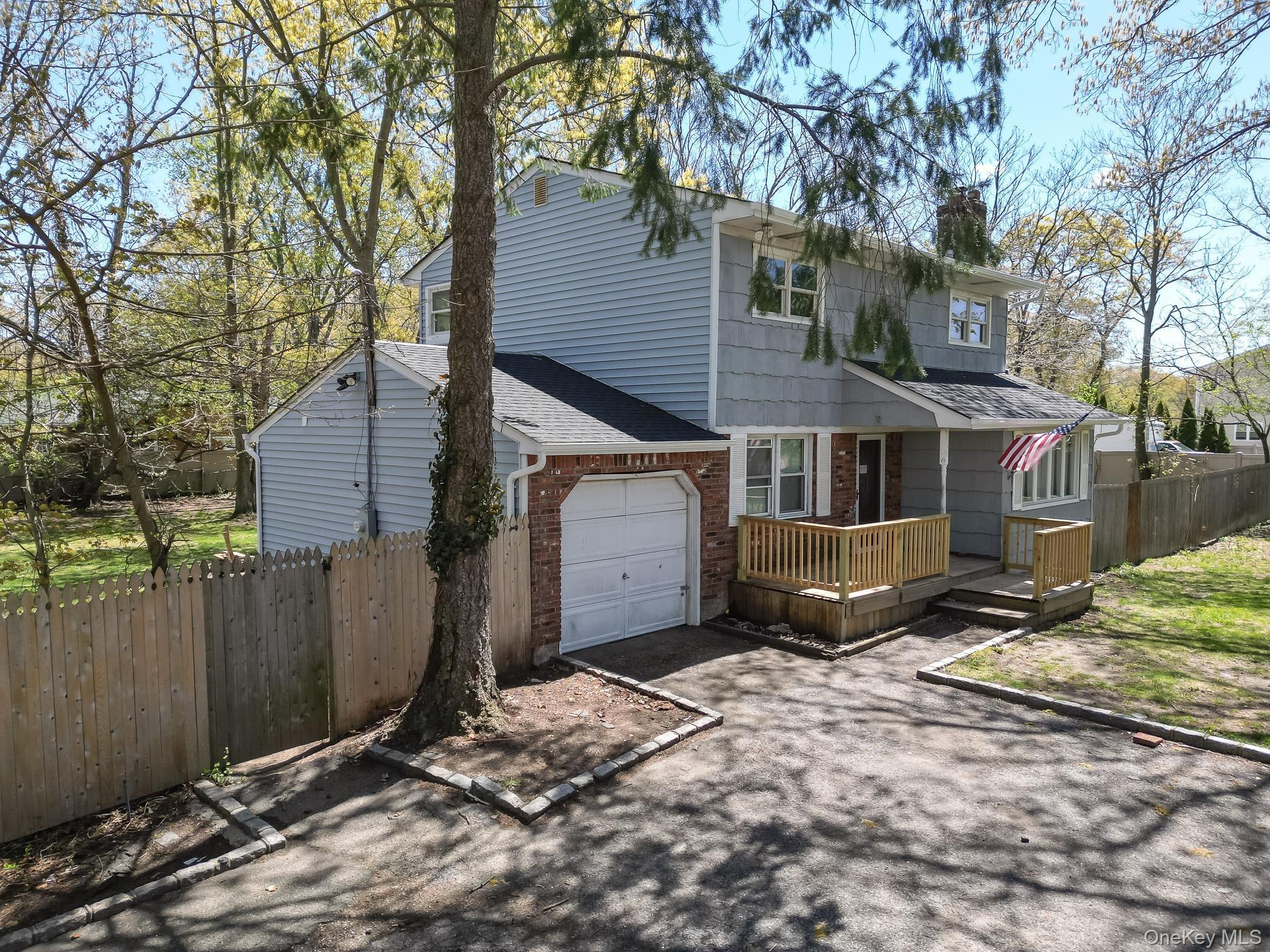Connetquot Ave, Central Islip, NY 11722