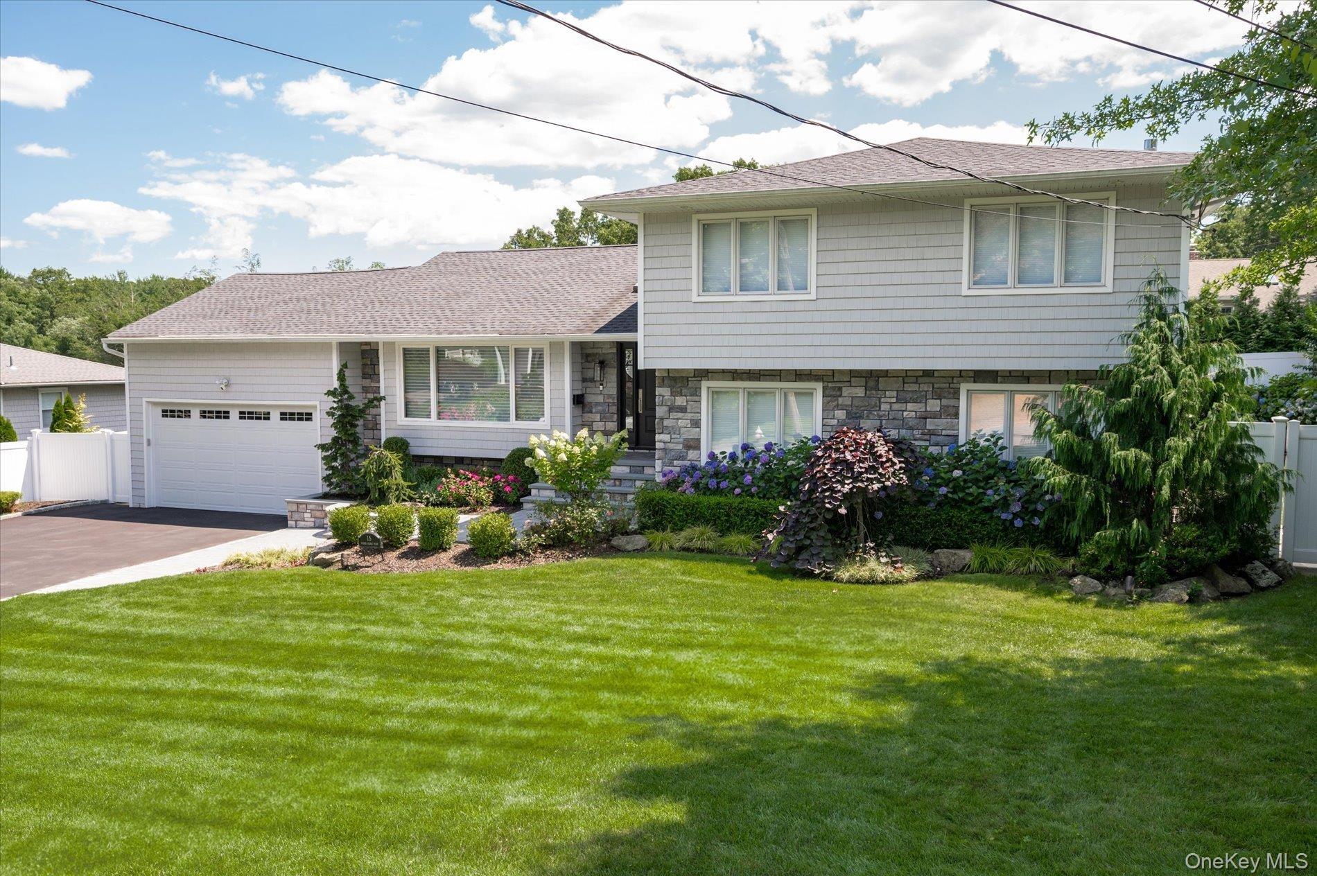 Pound Ridge Rd, Plainview, NY 11803