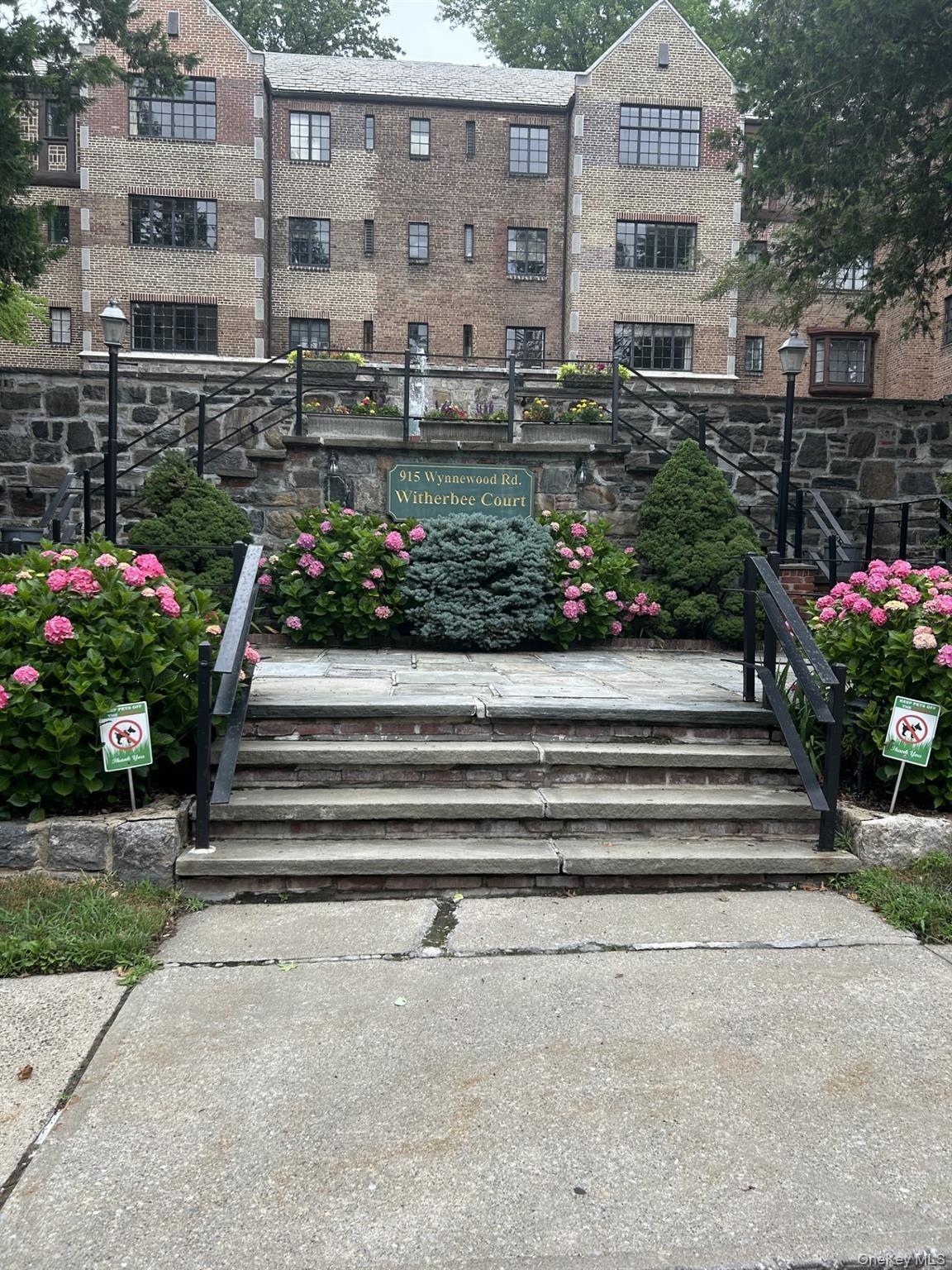 Wynnewood Rd, Pelham, NY 10803