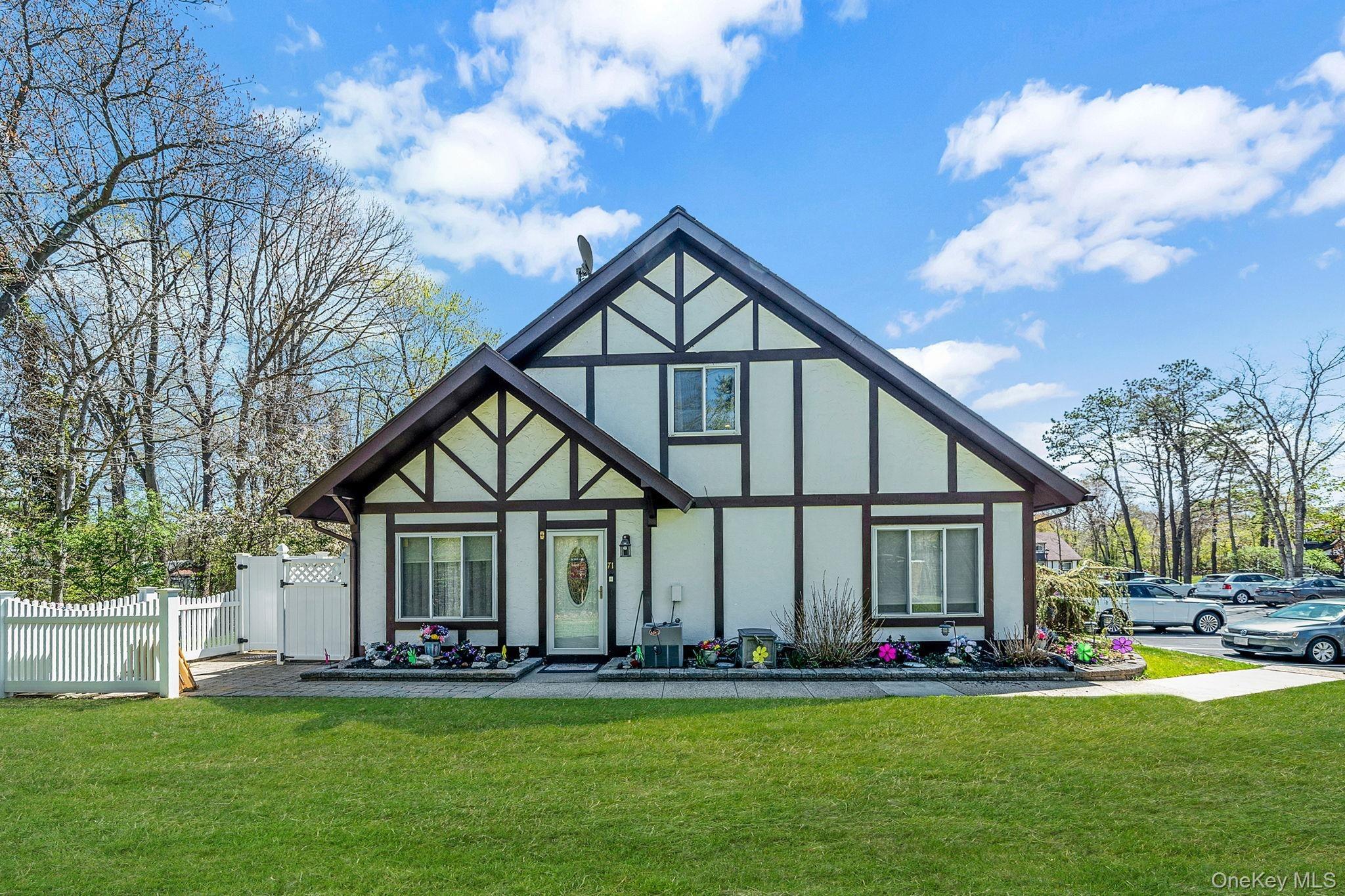 Crystal Rock Ct, Middle Island, NY 11953