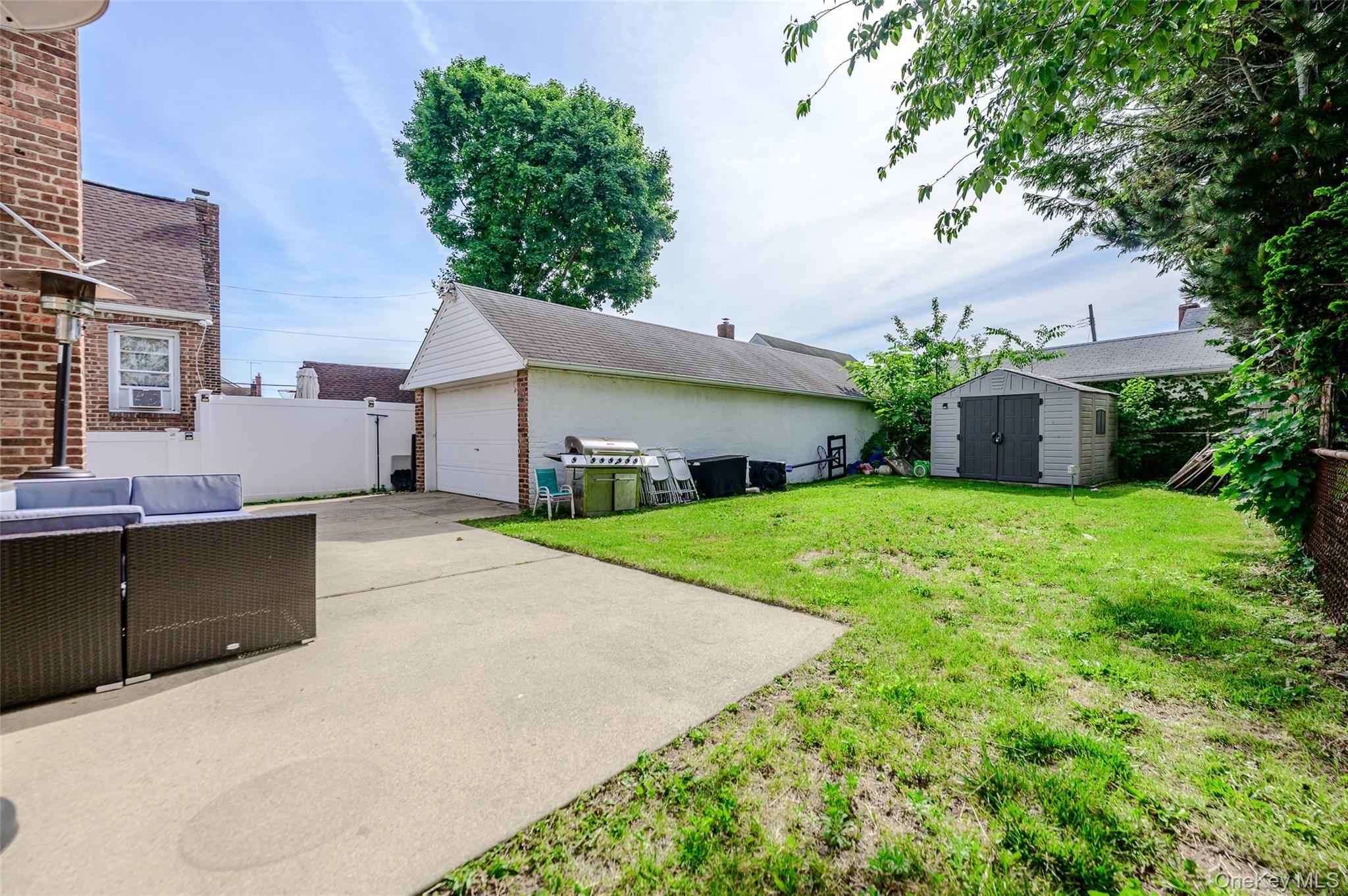 N Montgomery St, Valley Stream, NY 11580