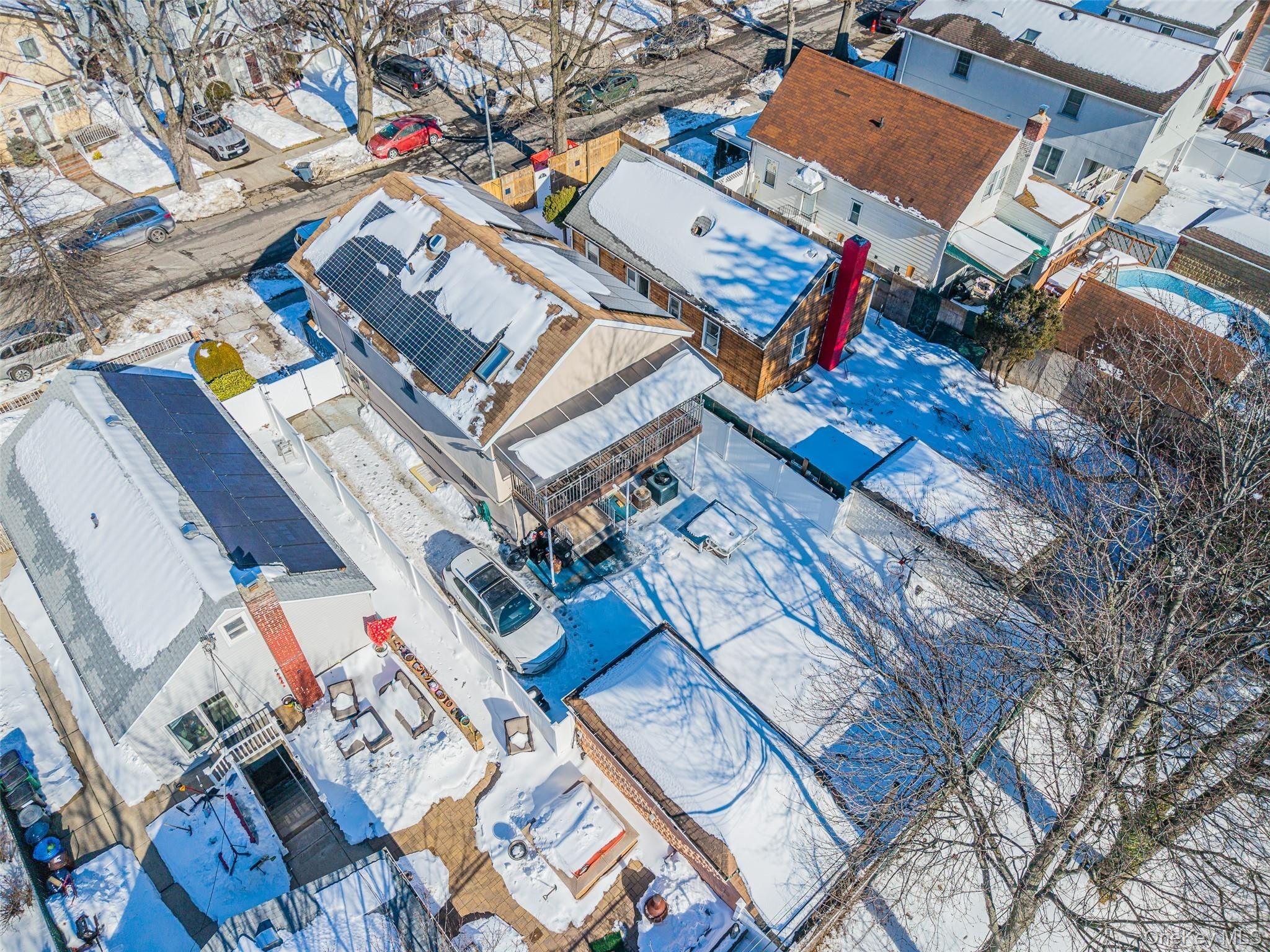 Underhill Ave, Fresh Meadows, NY 11365