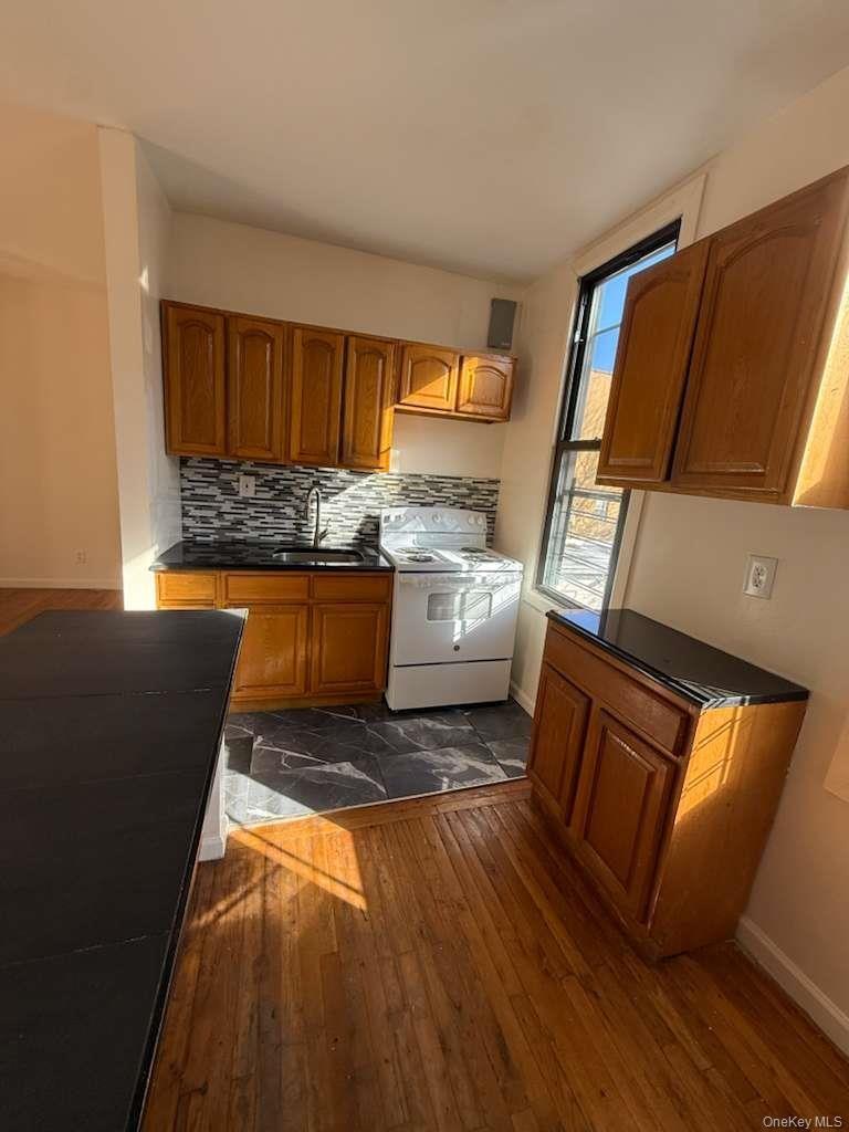 Bassford Ave, Bronx, NY 10458