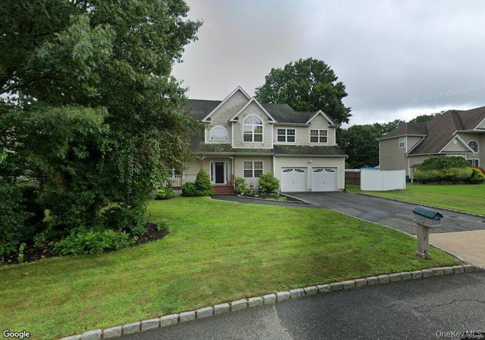 Debron Ct, Centereach, NY 11720