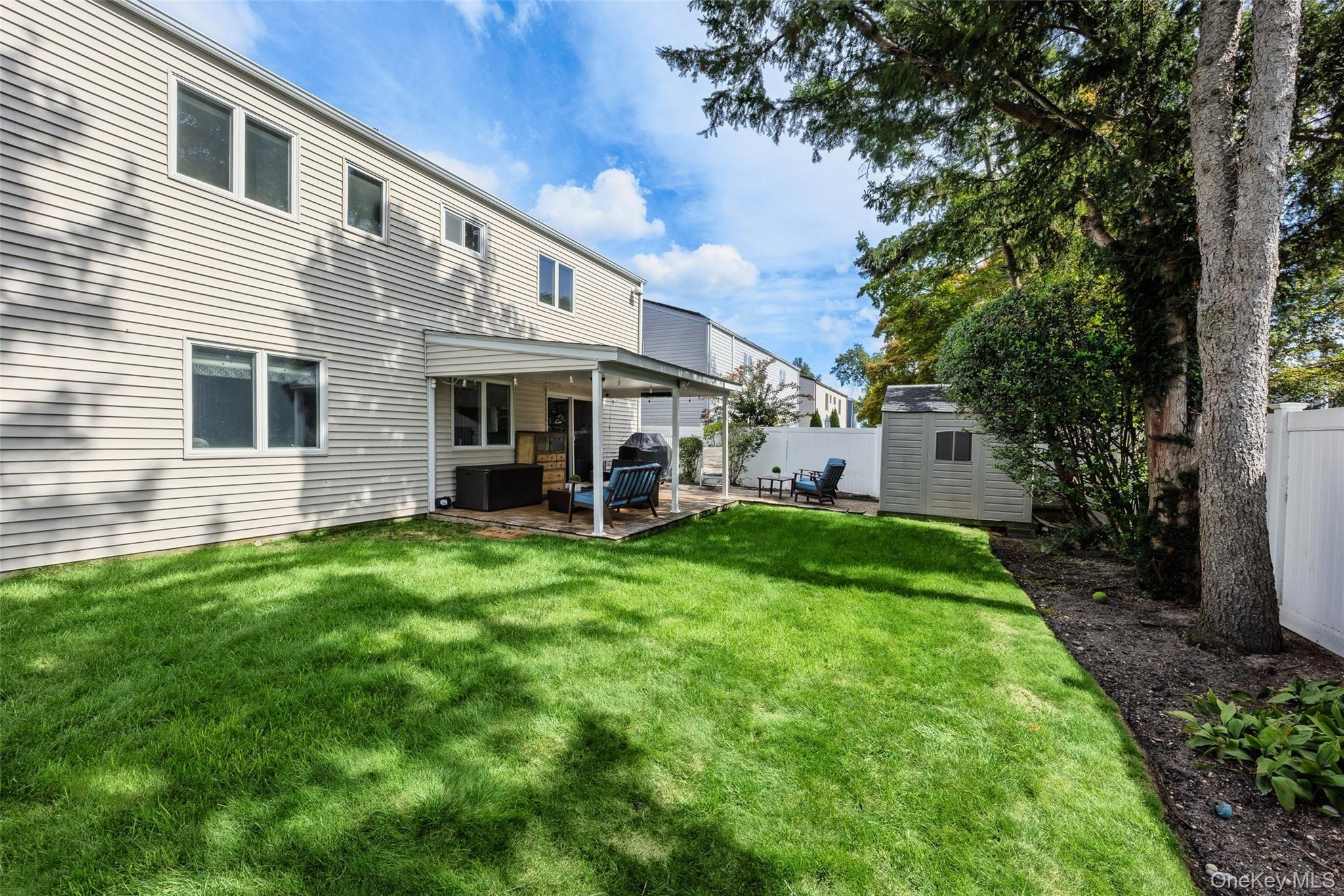 Ellen Dr, Merrick, NY 11566