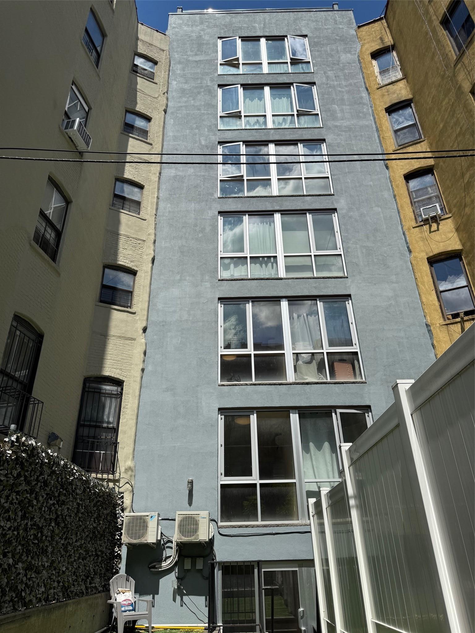 W 127th St, New York, NY 10027